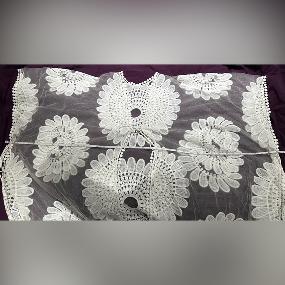 Women’s Open Front Cardigan with Intricate Floral Design - Picture 8 of 10